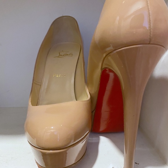 Loubutini beige heels in perfect condition - Picture 8 of 13